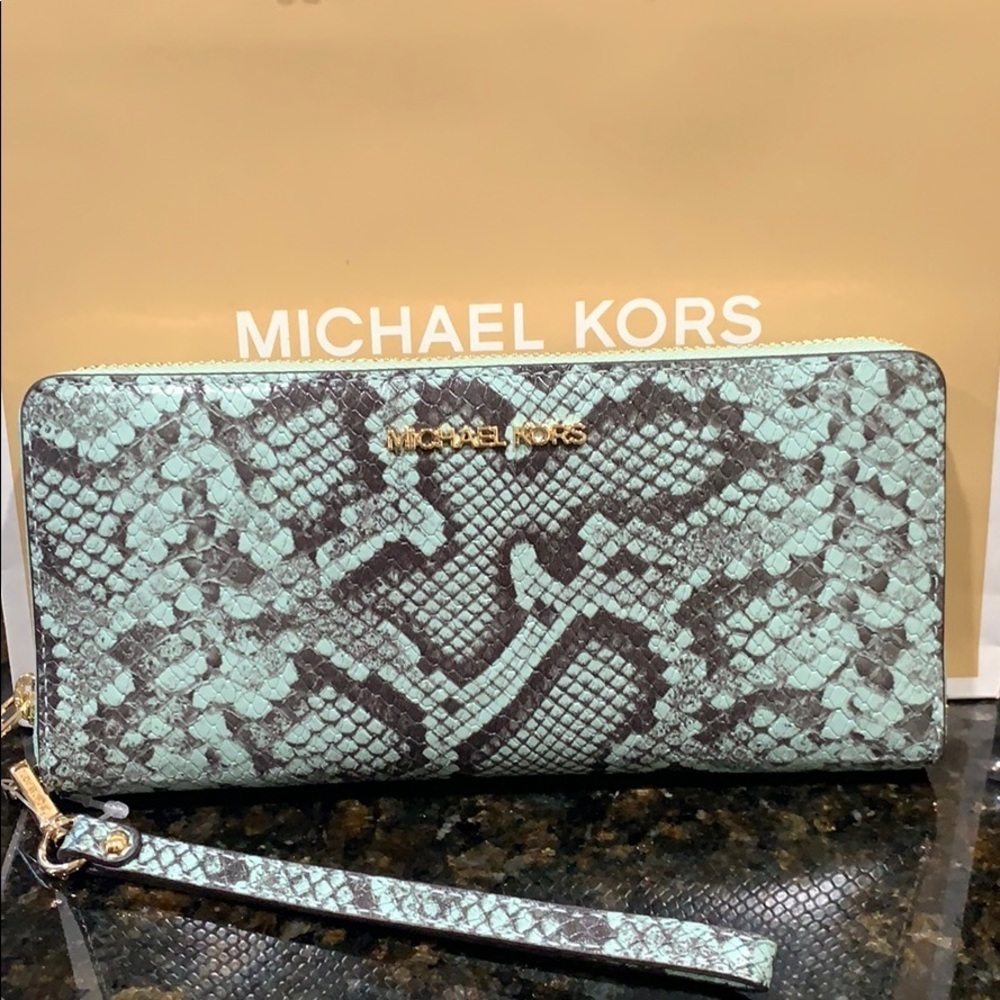 Michael Kors Large Travel Continental Wallet